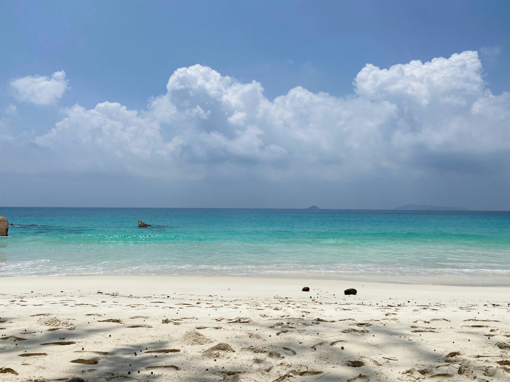 plage praslin seychelles